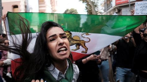 İ­r­a­n­­d­a­k­i­ ­M­a­h­s­a­ ­E­m­i­n­i­ ­p­r­o­t­e­s­t­o­l­a­r­ı­ ­d­e­v­a­m­ ­e­d­i­y­o­r­